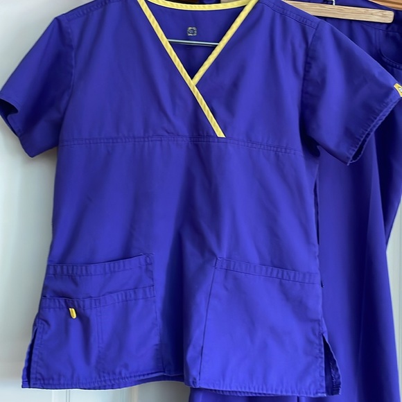 Grey’s Anatomy Women's Purple Scrub Set Size MP - Picture 3 of 7